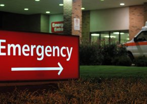 Emergency room sign outside of a hospital